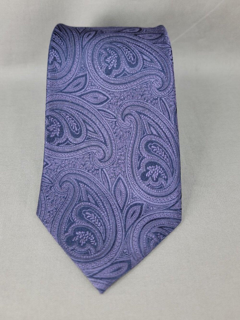Banana Republic Silk Necktie Tie Mens Purple Black Paisley